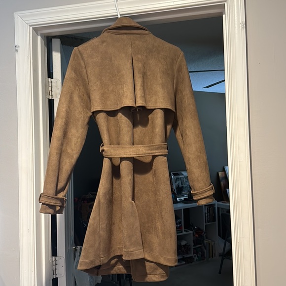 Woman’s fall coat - Picture 4 of 4
